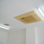 天カセタイプのエアコン設置済です。