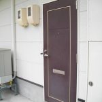 1階のテナント事務所をお探しの方内見をお待ちしております。ご予約は不動鳥取まで。(玄関)