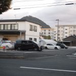 区画線あり、区画番号あり、アスファルト舗装ありの駐車場です。(外観)