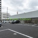 アルファスマート吉方温泉向かいの駐車場です。(外観)