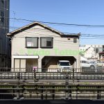 建物入口横に軽自動車が駐車可能です。(外観) 建物入口横に軽自動車が駐車可能です。(外観)