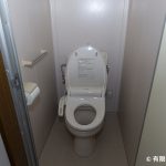 トイレは温水便座です。(内装)